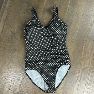 KIRKLAND SIGNATURE BY MIRACLESUIT™️ Women's Size 16 Slimming Polkadot Swimsuit